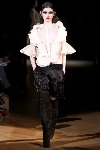 Look 8